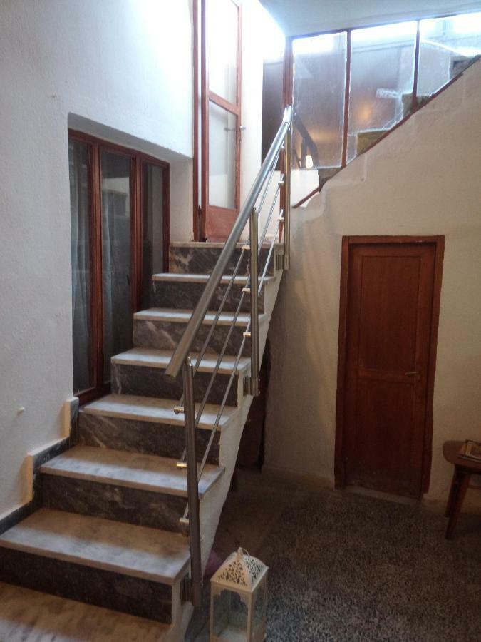 Giorgos House *